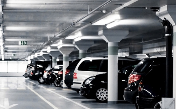 Elevatore dell'automobile commerciale dell'aeroporto