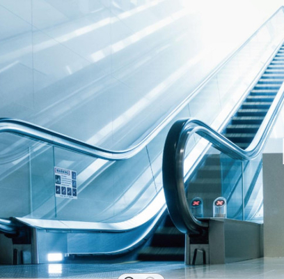 Scala mobile della passeggiata commovente di andamento privo d'intoppi