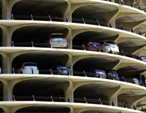 Elevatore dell'automobile commerciale dell'aeroporto